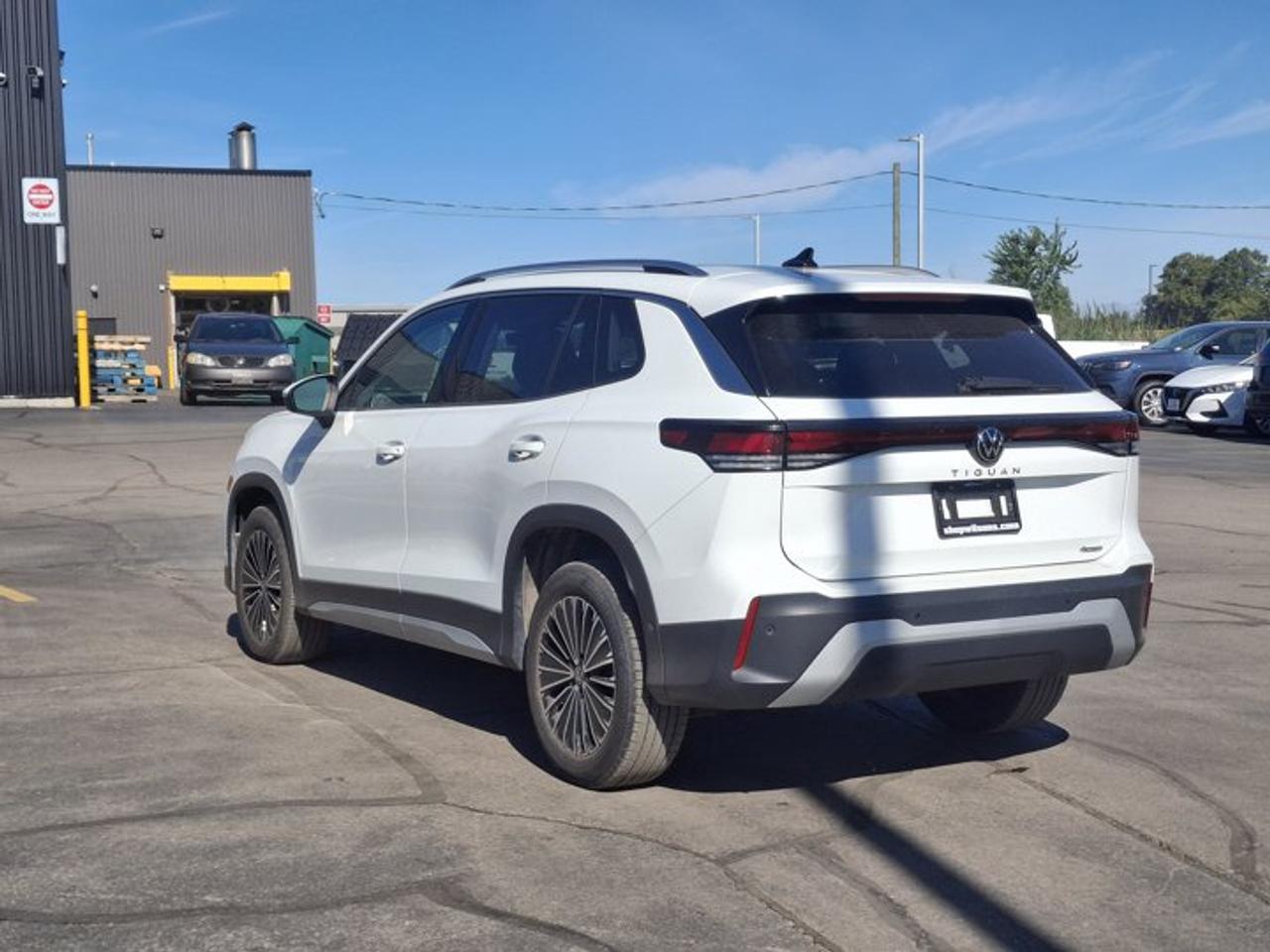 2026 Volkswagen Tiguan Comfortline 4Motion | Leatherette | Heated Seats + Steering | Remote Start | and More ! Photo