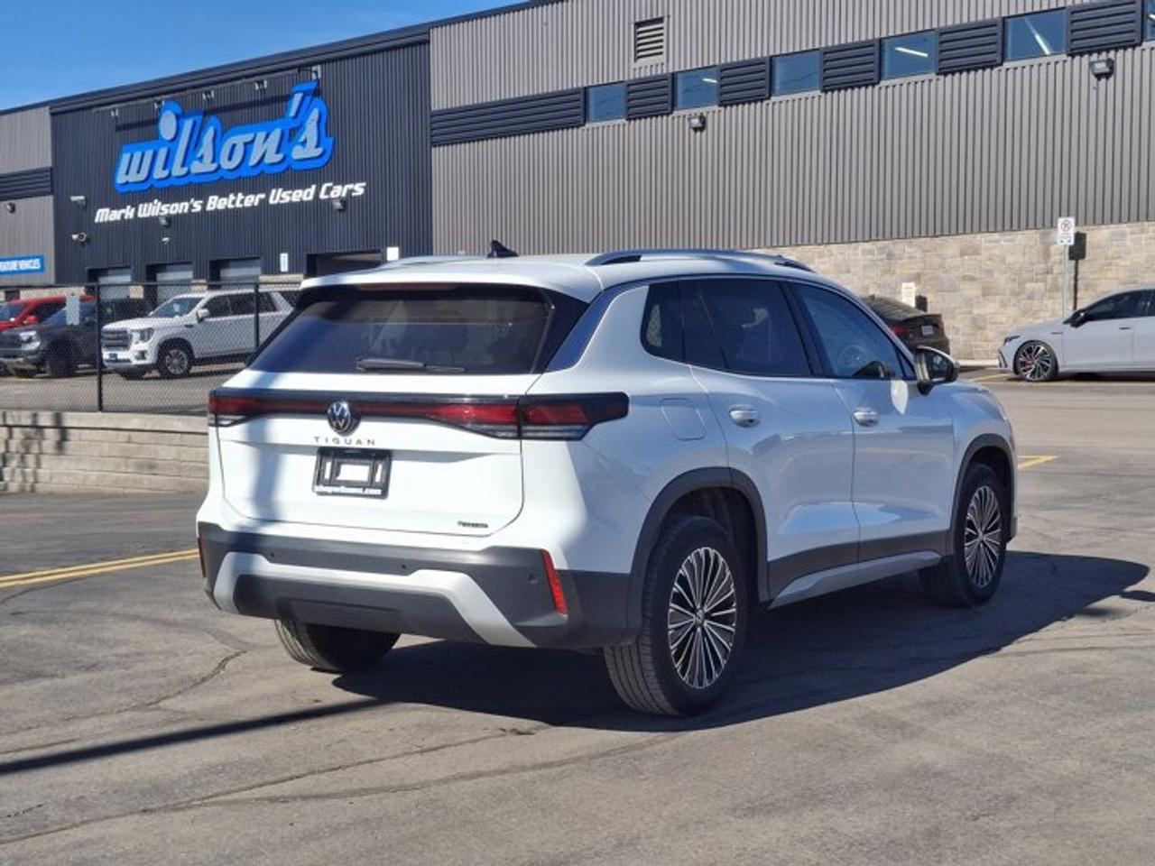 2026 Volkswagen Tiguan Comfortline 4Motion | Leatherette | Heated Seats + Steering | Remote Start | and More ! Photo4