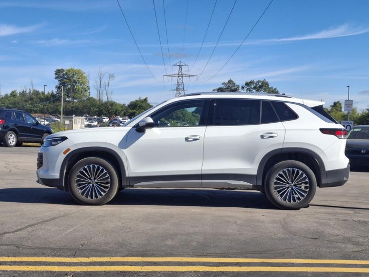2026 Volkswagen Tiguan Comfortline 4Motion | Leatherette | Heated Seats + Steering | Remote Start | and More ! Photo1