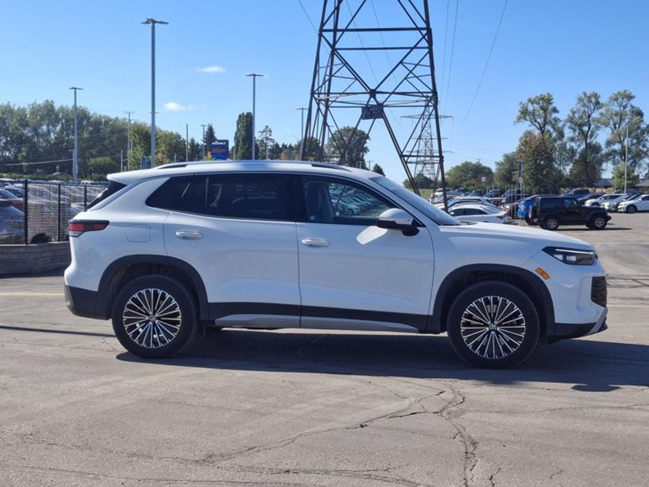 2026 Volkswagen Tiguan Comfortline 4Motion | Leatherette | Heated Seats + Steering | Remote Start | and More ! Photo