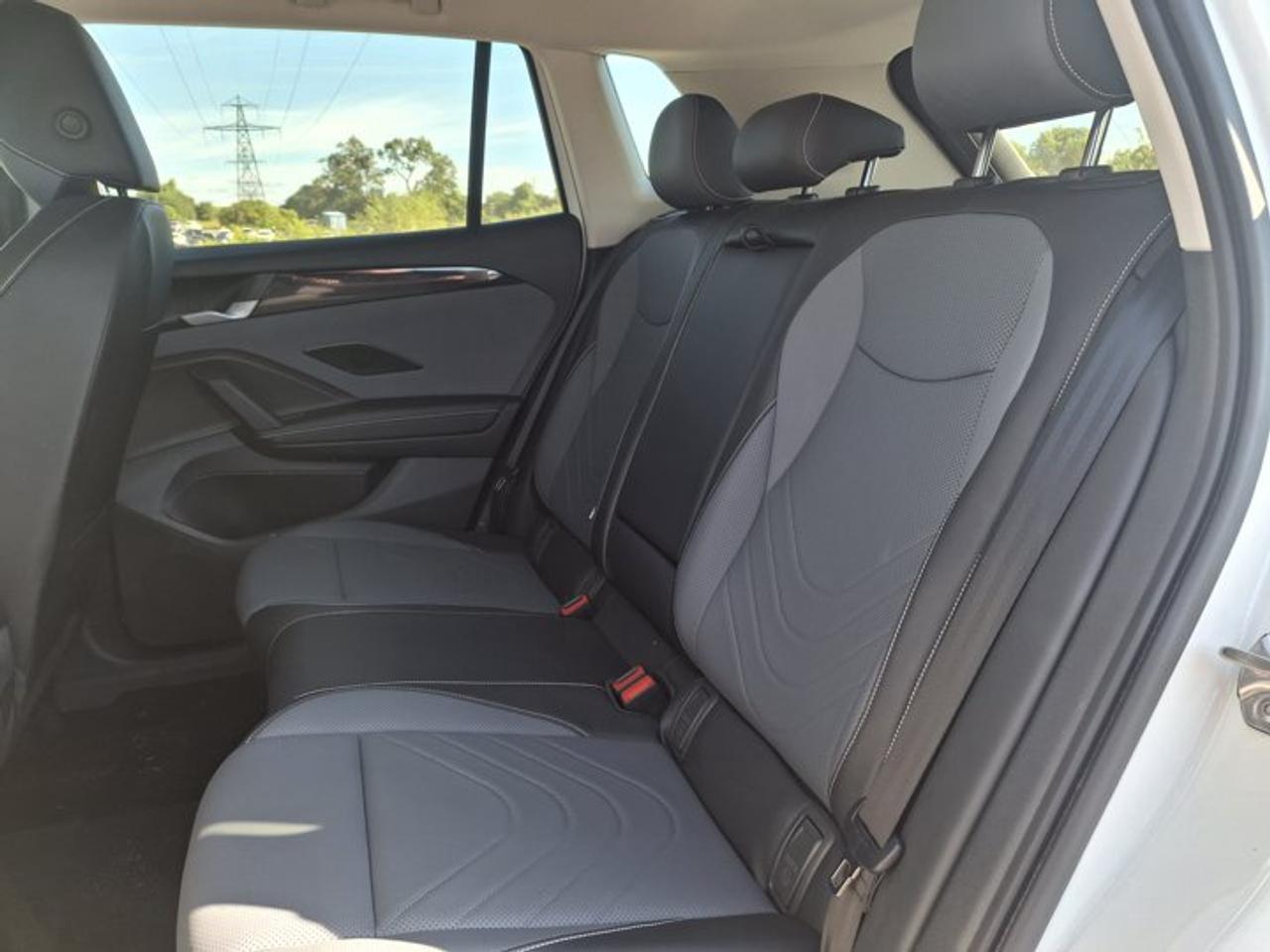 2026 Volkswagen Tiguan Comfortline 4Motion | Leatherette | Heated Seats + Steering | Remote Start | and More ! Photo