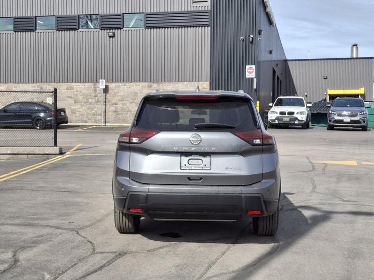 2024 Nissan Rogue SV AWD | Sunroof | Heated Wheel + Seats | Smart Cruise | Power Seat | CarPlay + Android | and More ! Photo