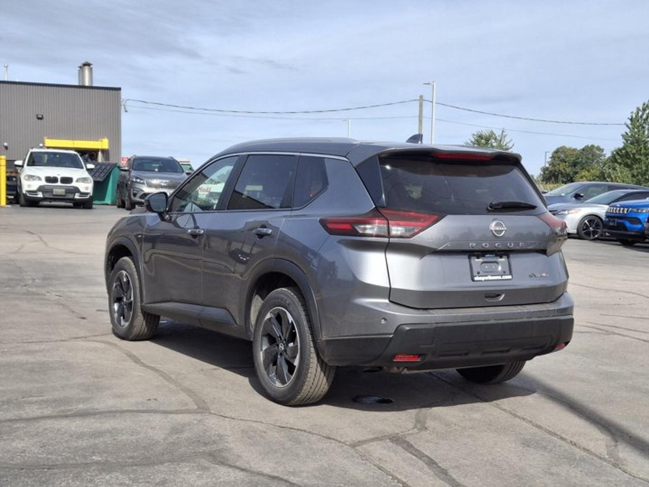 2024 Nissan Rogue SV AWD | Sunroof | Heated Wheel + Seats | Smart Cruise | Power Seat | CarPlay + Android | and More ! Photo