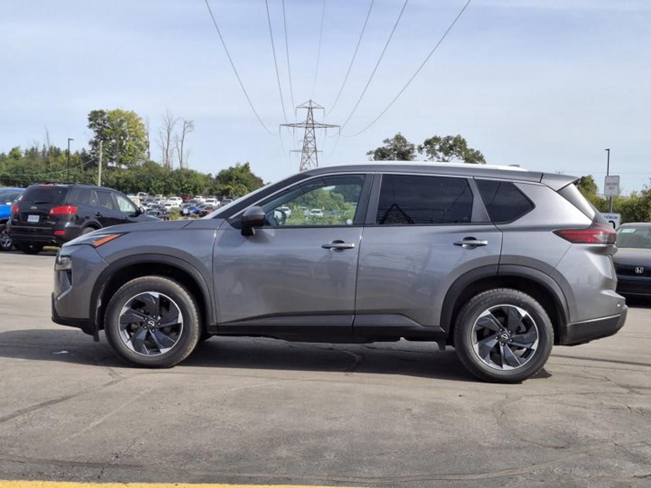 2024 Nissan Rogue SV AWD | Sunroof | Heated Wheel + Seats | Smart Cruise | Power Seat | CarPlay + Android | and More ! Photo5