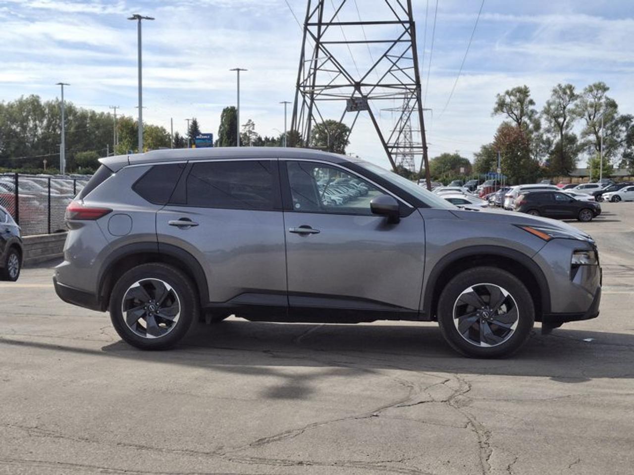 2024 Nissan Rogue SV AWD | Sunroof | Heated Wheel + Seats | Smart Cruise | Power Seat | CarPlay + Android | and More ! Photo