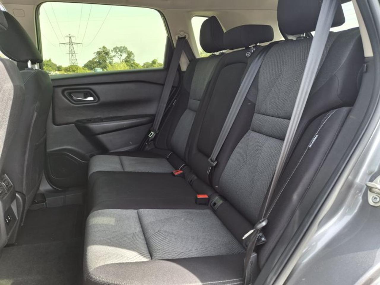 2024 Nissan Rogue SV AWD | Sunroof | Heated Wheel + Seats | Smart Cruise | Power Seat | CarPlay + Android | and More ! Photo