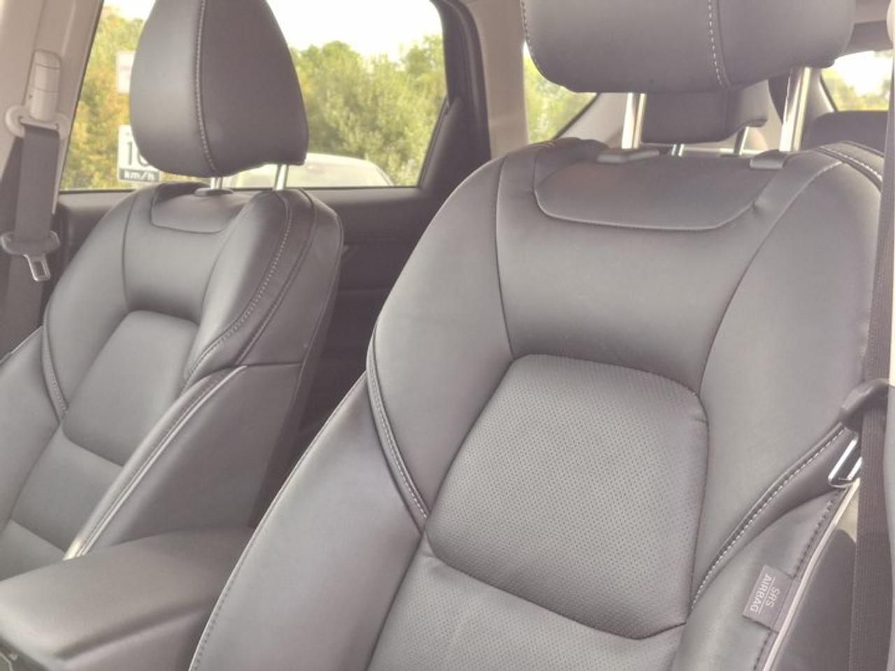 2025 Mazda CX-5 GS AWD | Leatherette | Power Seat | Heated Wheel + Seats | Adaptive Cruise | CarPlay and More ! Photo