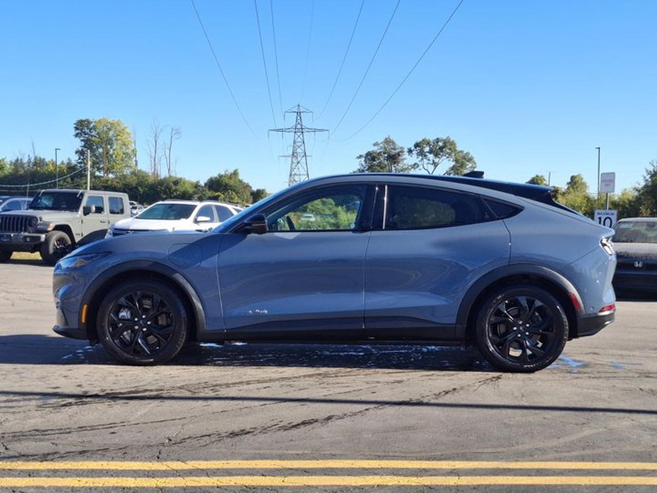 2024 Ford Mustang Mach-E Select EAWD | Leather | Heated Seats + Steering | Navi | Adaptive Cruise | Wireless CarPlay & More ! Photo