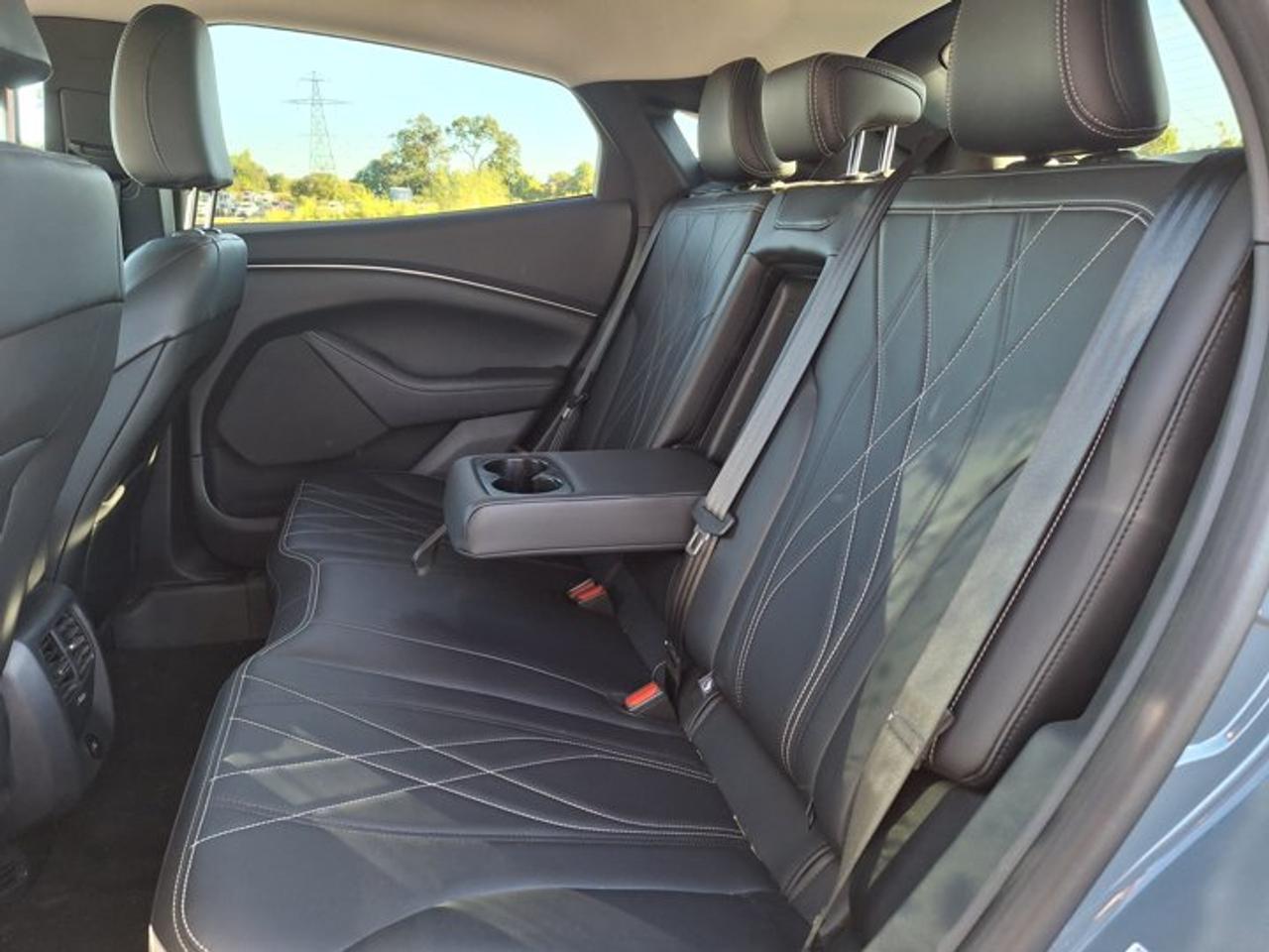 2024 Ford Mustang Mach-E Select EAWD | Leather | Heated Seats + Steering | Navi | Adaptive Cruise | Wireless CarPlay & More ! Photo