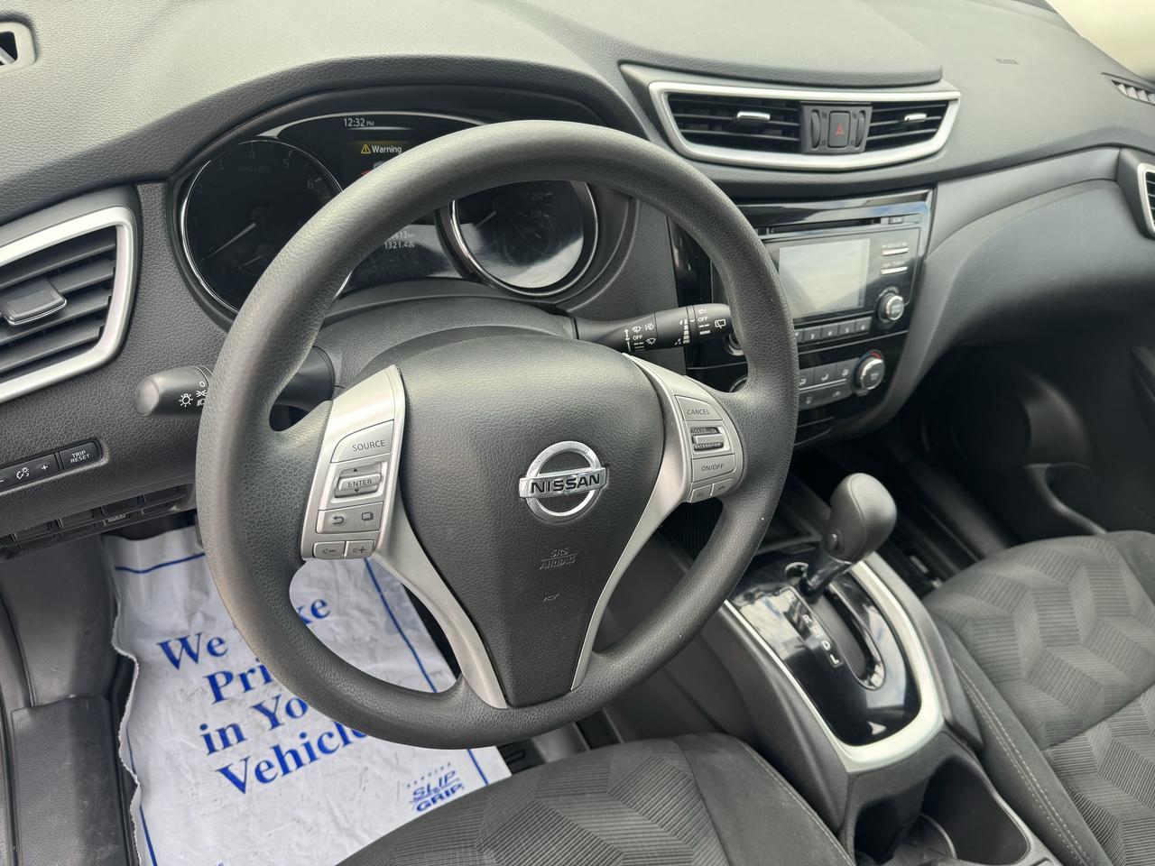 2014 Nissan Rogue SV Photo