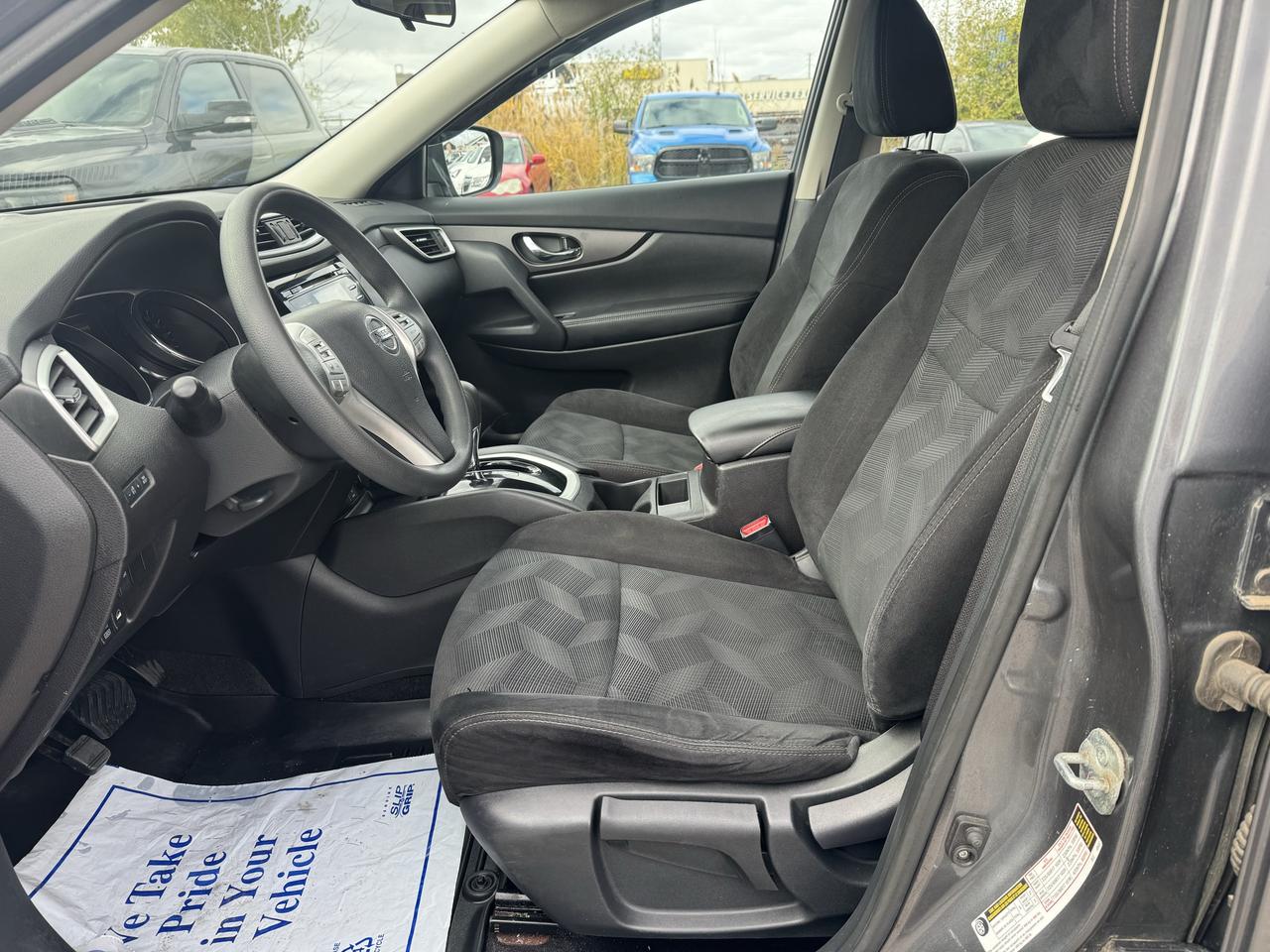 2014 Nissan Rogue SV Photo