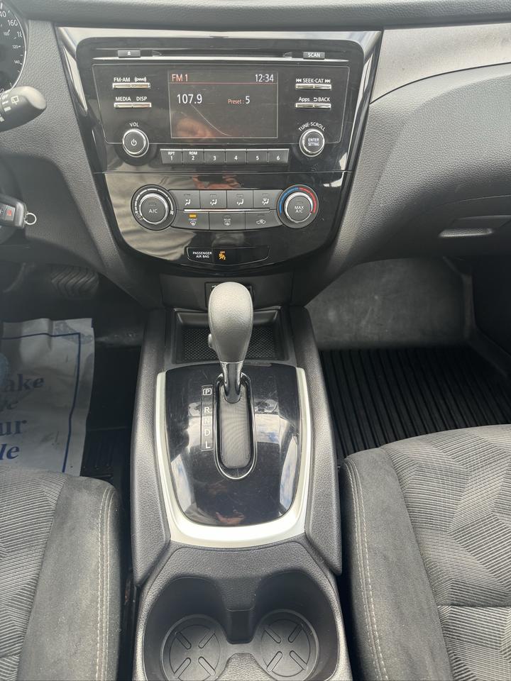 2014 Nissan Rogue SV Photo