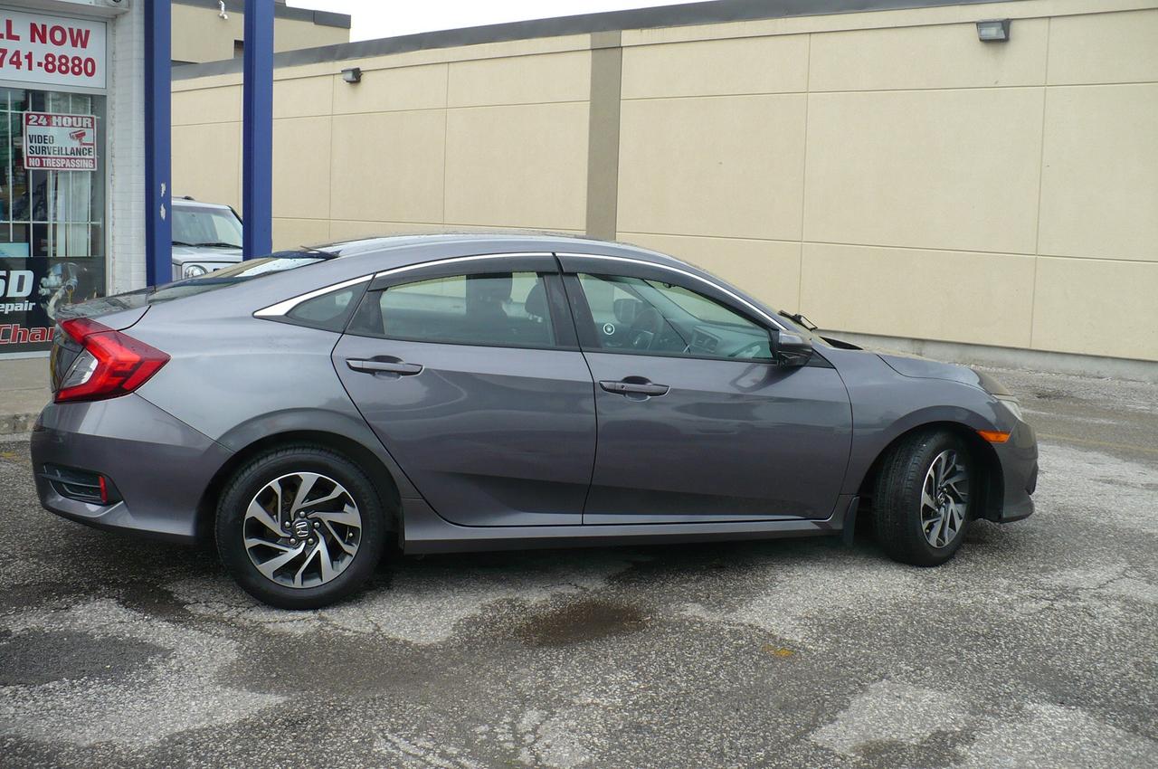 2017 Honda Civic EX Heated Seats / Sunroof  ONE OWNER Photo1