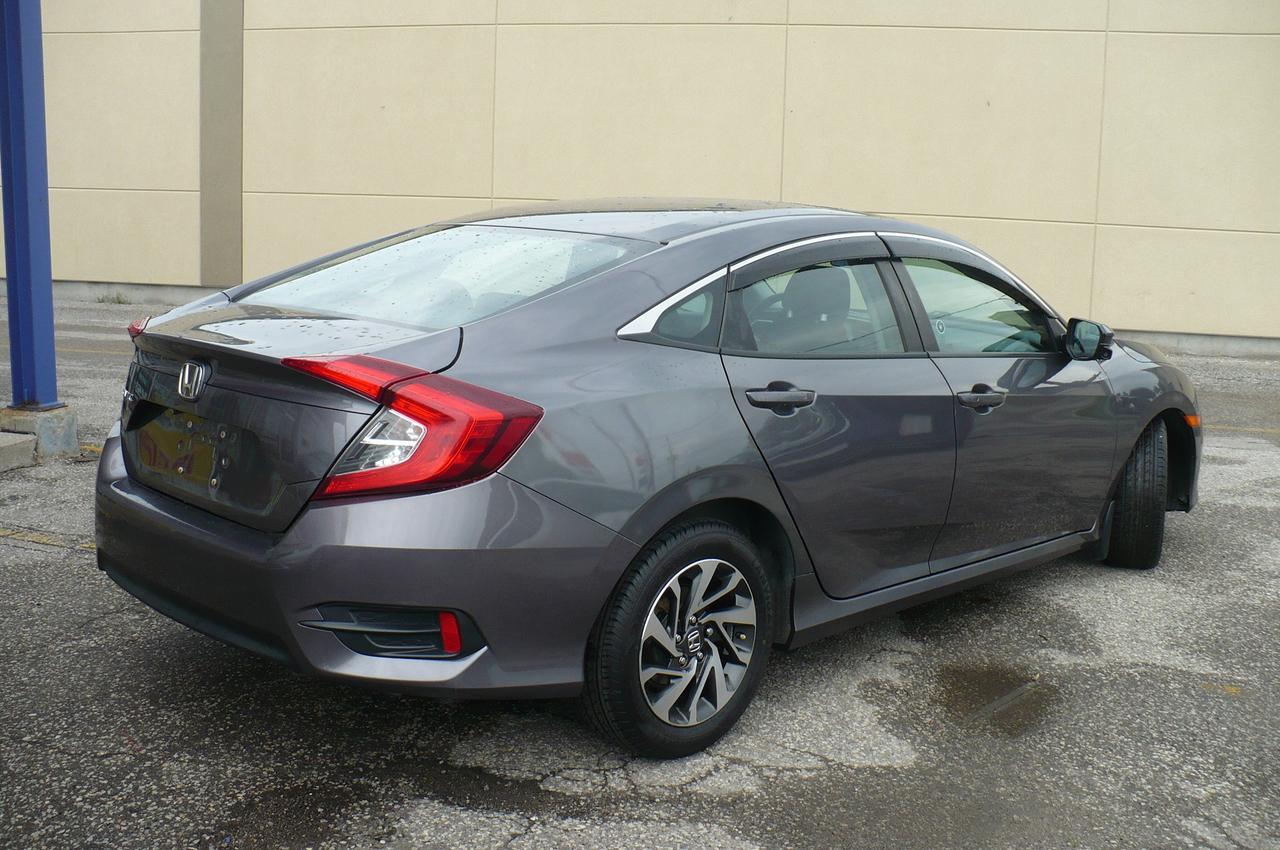 2017 Honda Civic EX Heated Seats / Sunroof  ONE OWNER Photo2