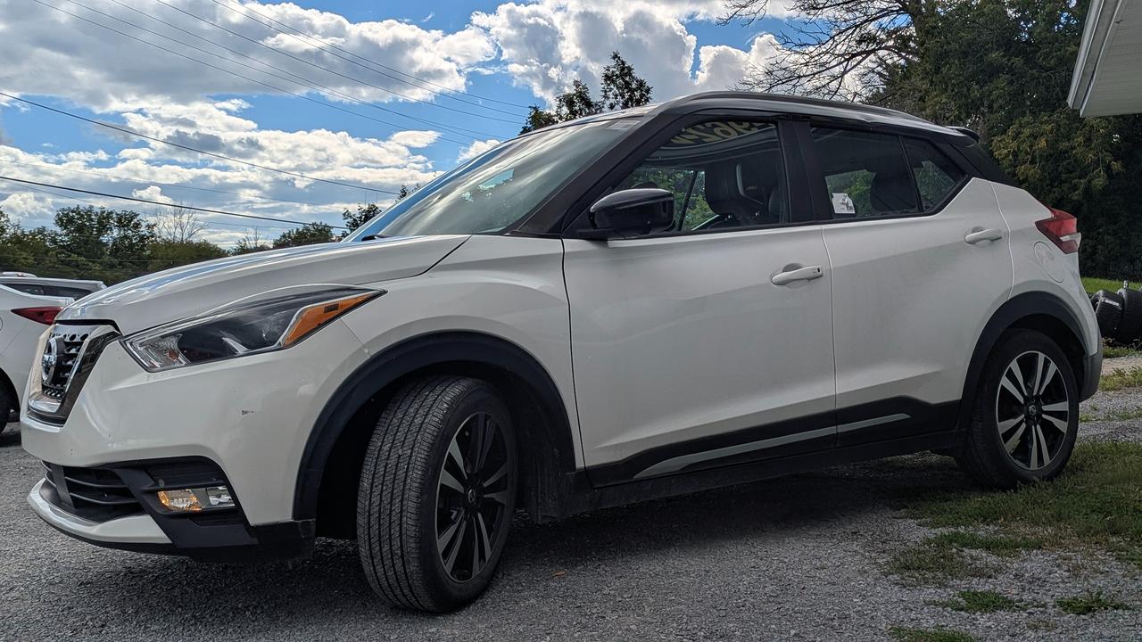2020 Nissan Kicks SR Photo