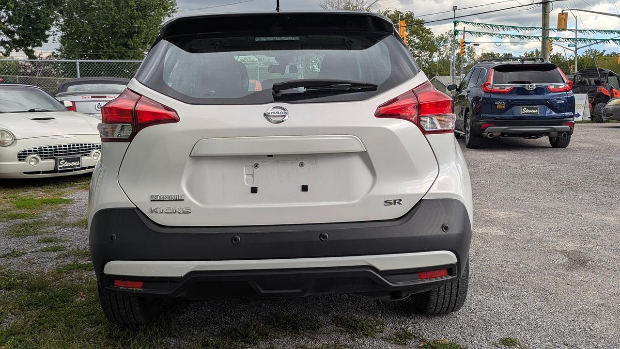 2020 Nissan Kicks SR Photo