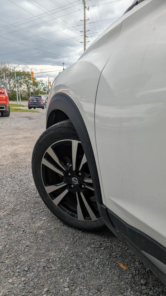 2020 Nissan Kicks SR Photo