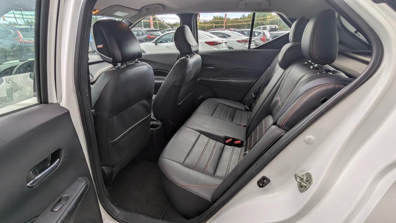 2020 Nissan Kicks SR Photo