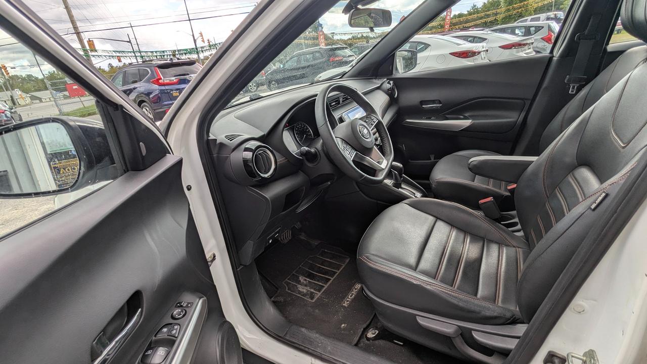 2020 Nissan Kicks SR Photo