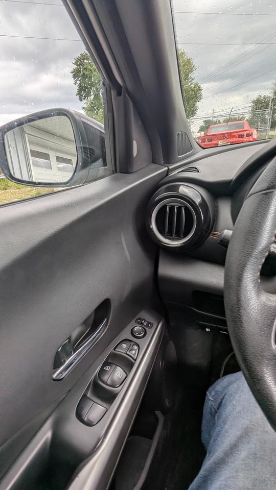 2020 Nissan Kicks SR Photo