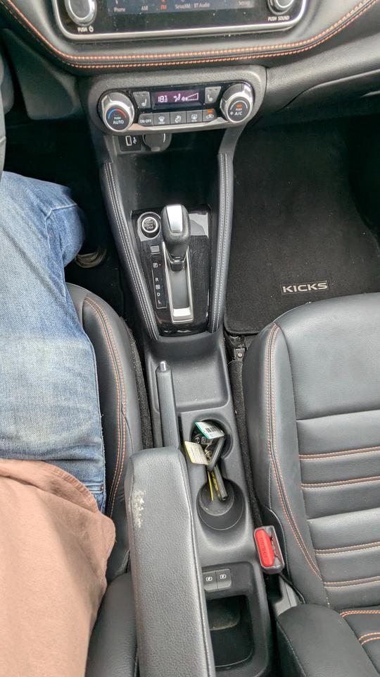 2020 Nissan Kicks SR Photo