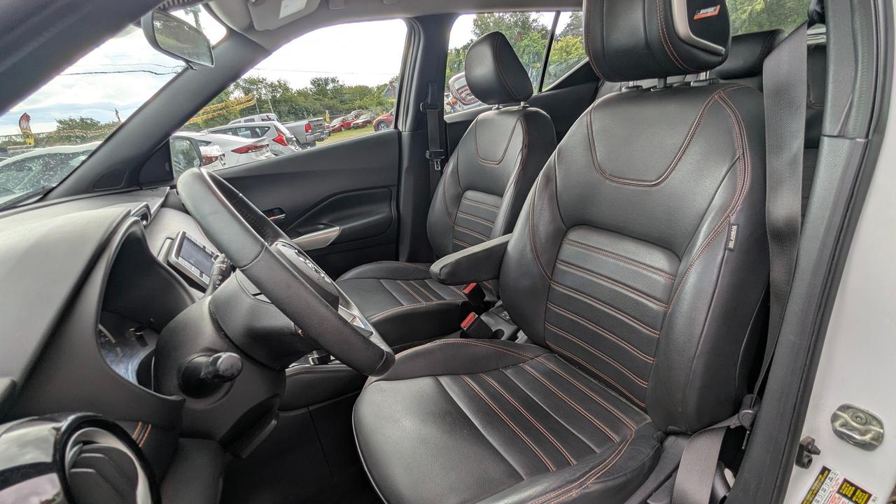 2020 Nissan Kicks SR Photo