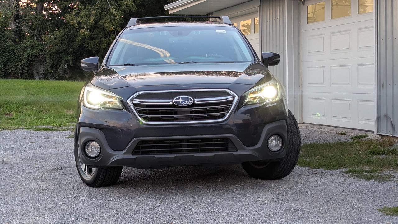 2018 Subaru Outback LIMITED Photo