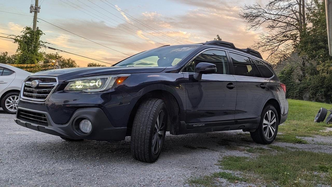 2018 Subaru Outback LIMITED Photo