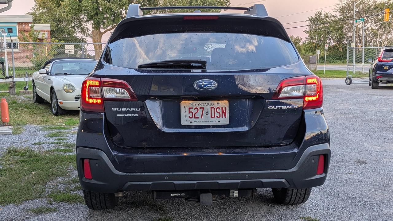 2018 Subaru Outback LIMITED Photo