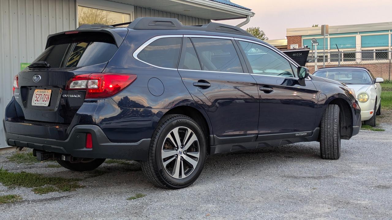 2018 Subaru Outback LIMITED Photo