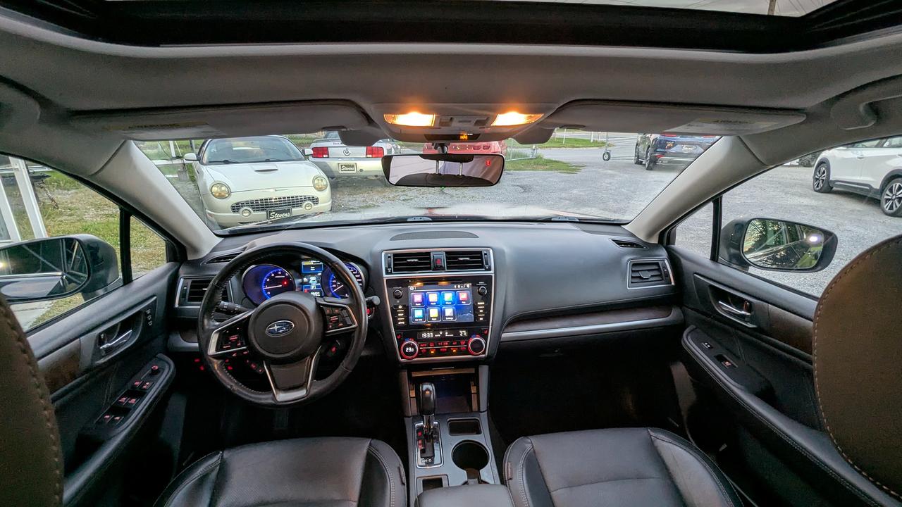 2018 Subaru Outback LIMITED Photo