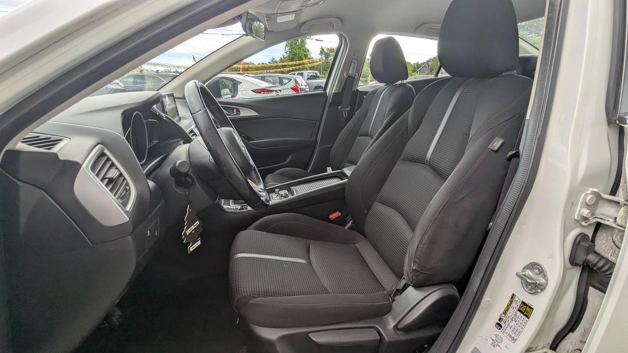 2017 Mazda MAZDA3 GS Photo