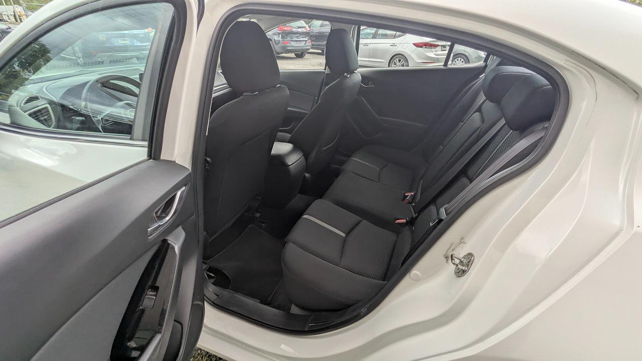 2017 Mazda MAZDA3 GS Photo