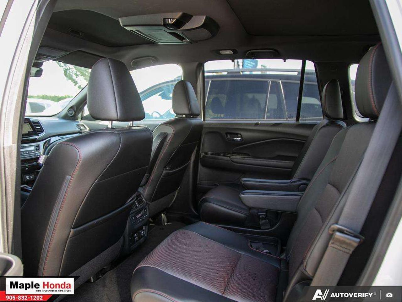 2022 Honda Pilot Leather Seats| Navigation| DVD| Panoramic roof| Photo