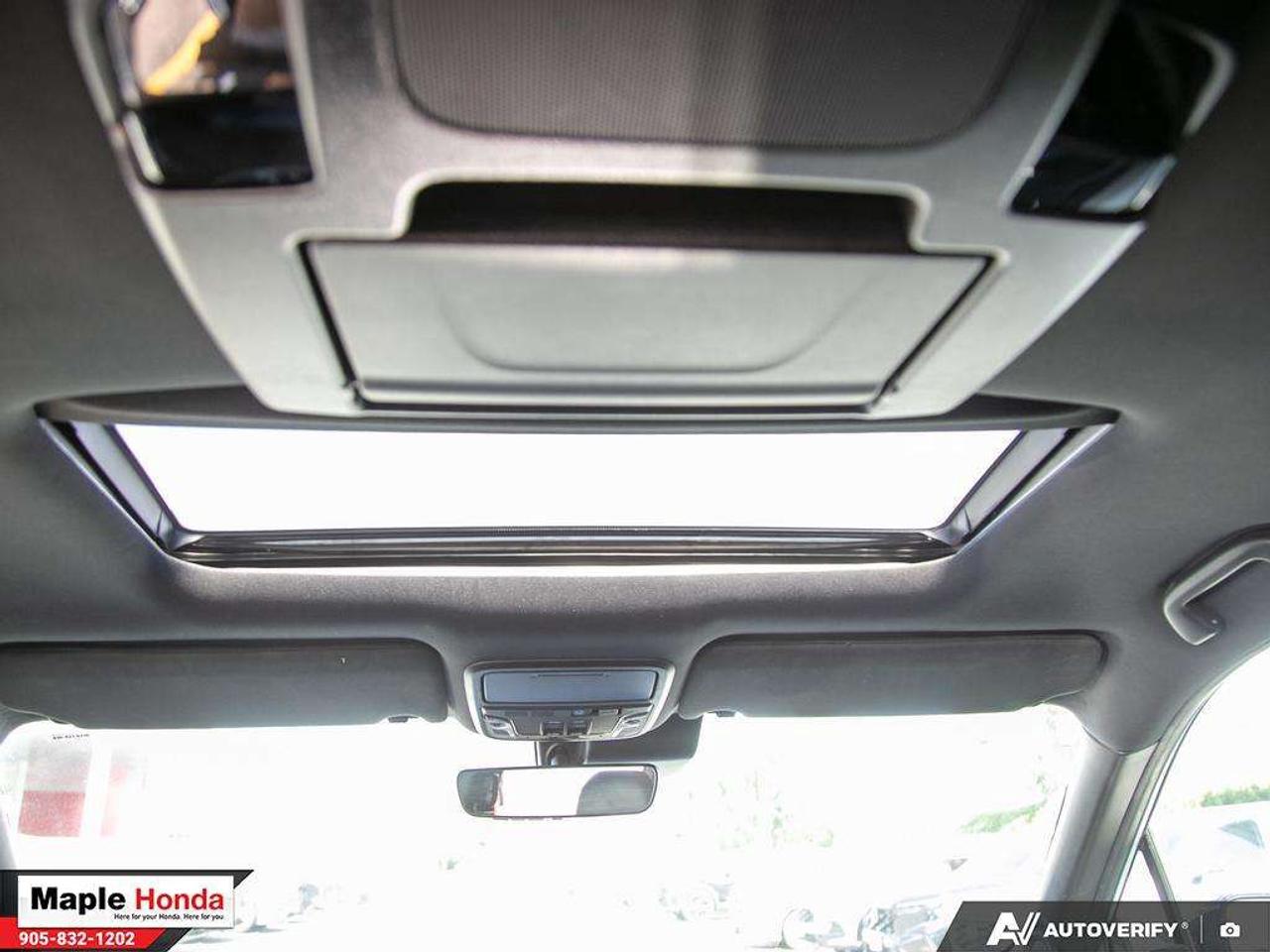 2022 Honda Pilot Leather Seats| Navigation| DVD| Panoramic roof| Photo