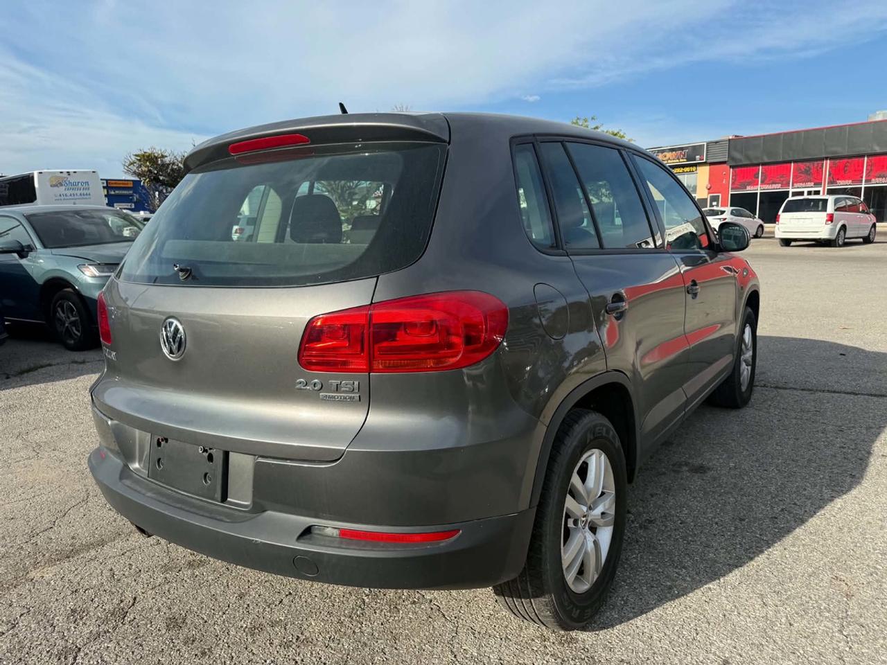 2012 Volkswagen Tiguan SE Photo3