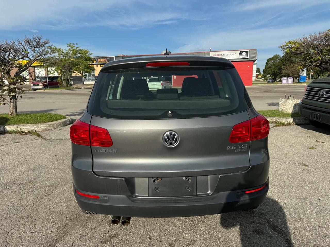 2012 Volkswagen Tiguan SE Photo