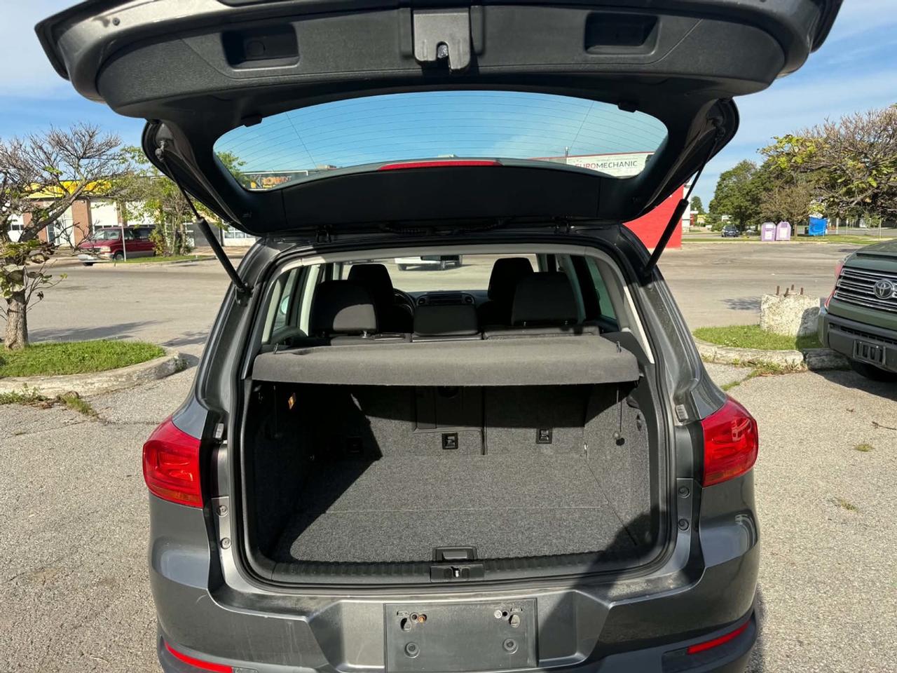 2012 Volkswagen Tiguan SE Photo