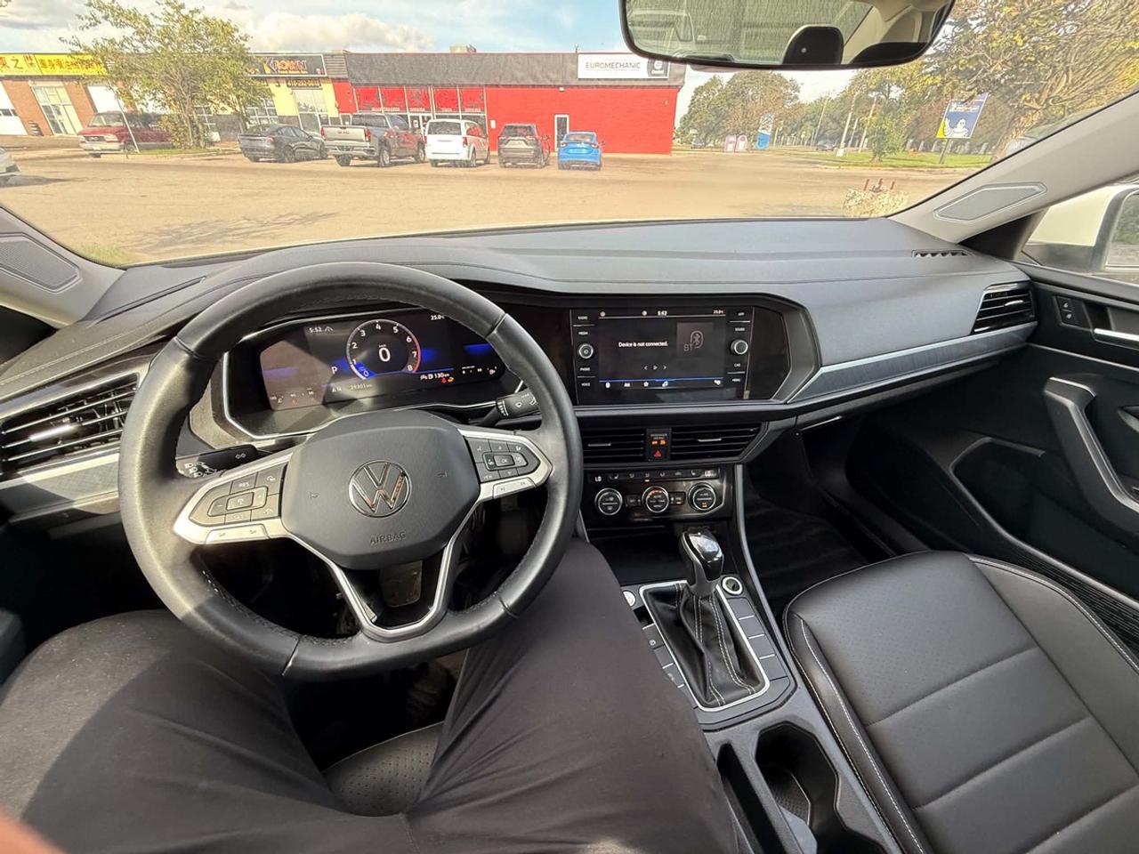 2023 Volkswagen Jetta SE Photo