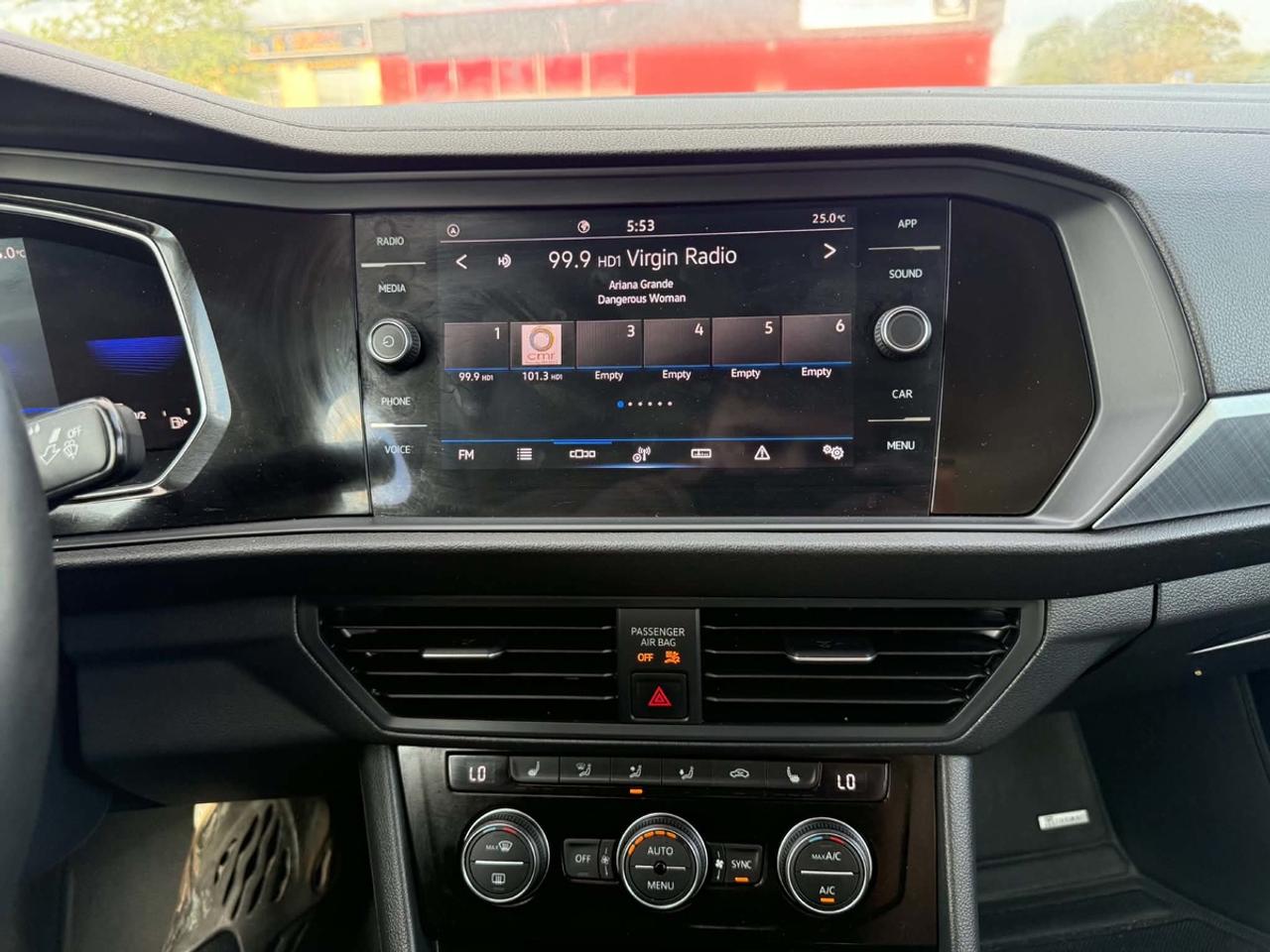 2023 Volkswagen Jetta SE Photo