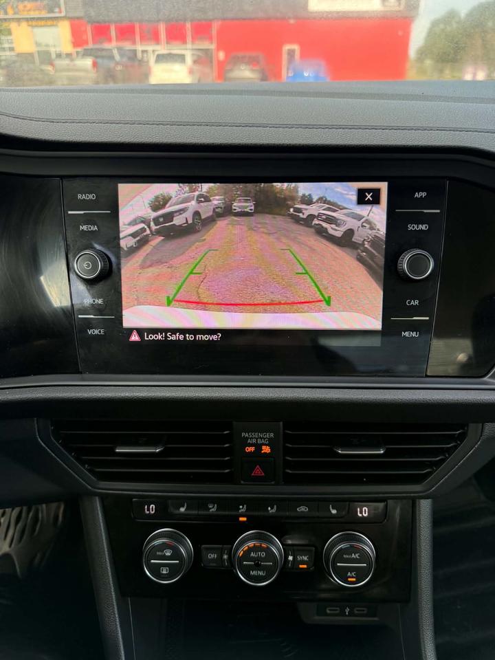 2023 Volkswagen Jetta SE Photo