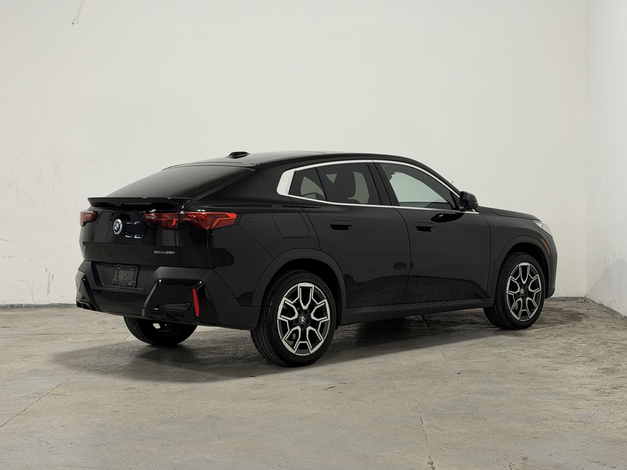 2025 BMW X2 xDrive28i COUPE | WIRELESS CARPLAY | PANOROOF Photo3