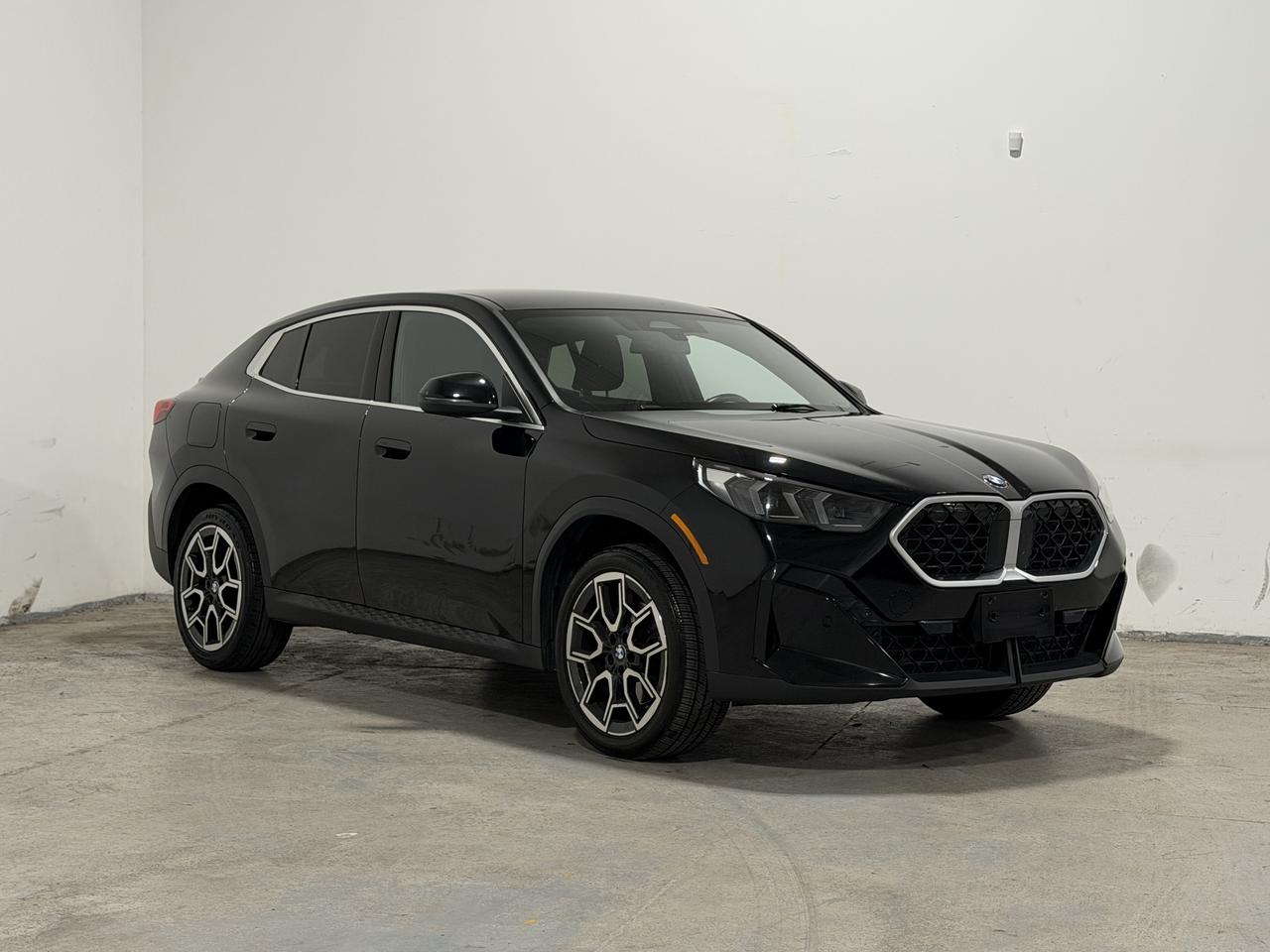 2025 BMW X2 xDrive28i COUPE | WIRELESS CARPLAY | PANOROOF Photo2