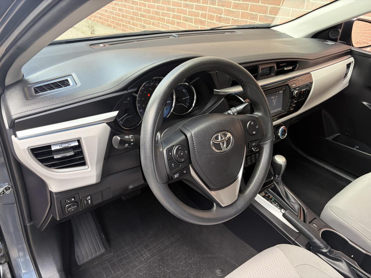 2015 Toyota Corolla LE Photo