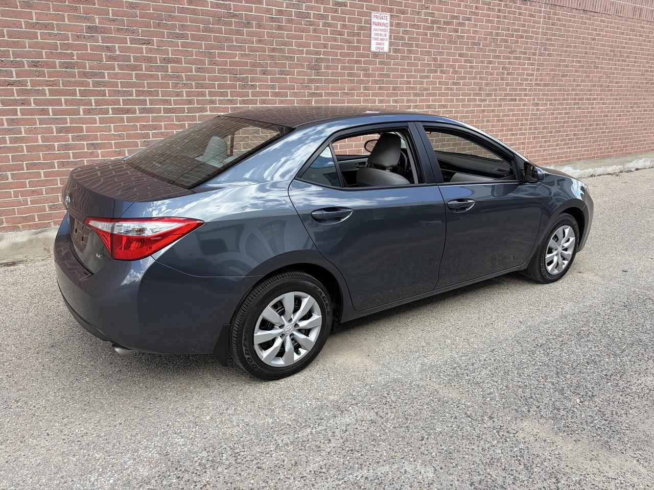 2015 Toyota Corolla LE Photo4