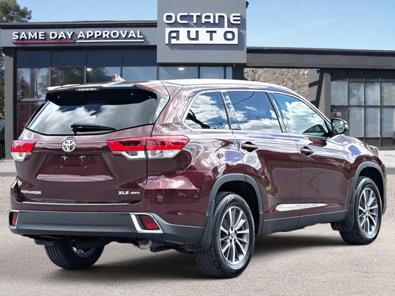 2019 Toyota Highlander AWD XLE Photo4