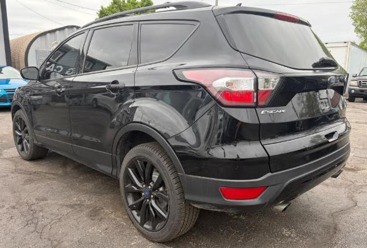 2018 Ford Escape SE Premium "Big Screen Nav & Cam" All Blk Pkg 4WD Photo
