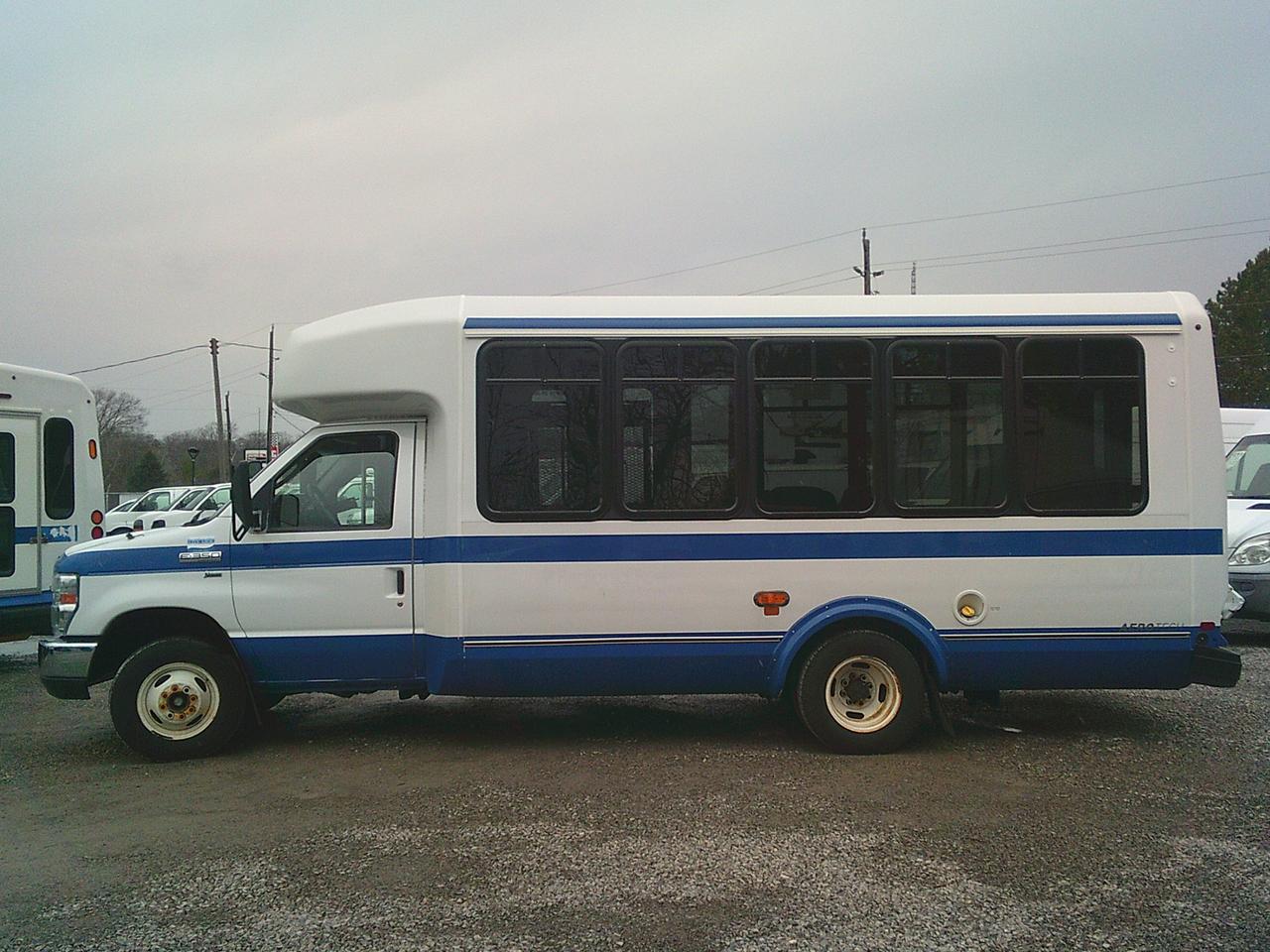 2017 Ford Econoline E-350 SUPER DUTY 158" DRW - Photo #1