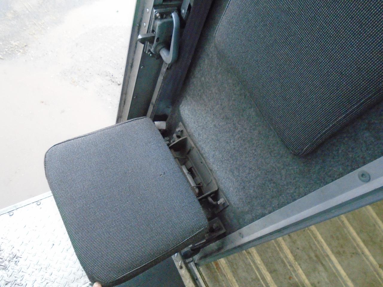 2006 Ford E450 18 foot step van DRW Photo