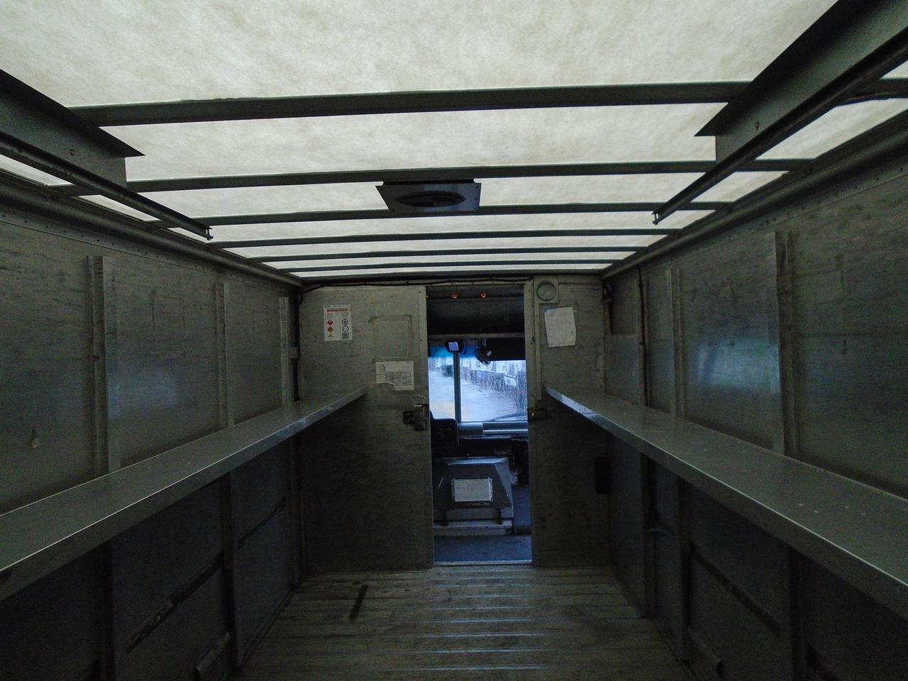 2006 Ford E450 18 foot step van DRW Photo